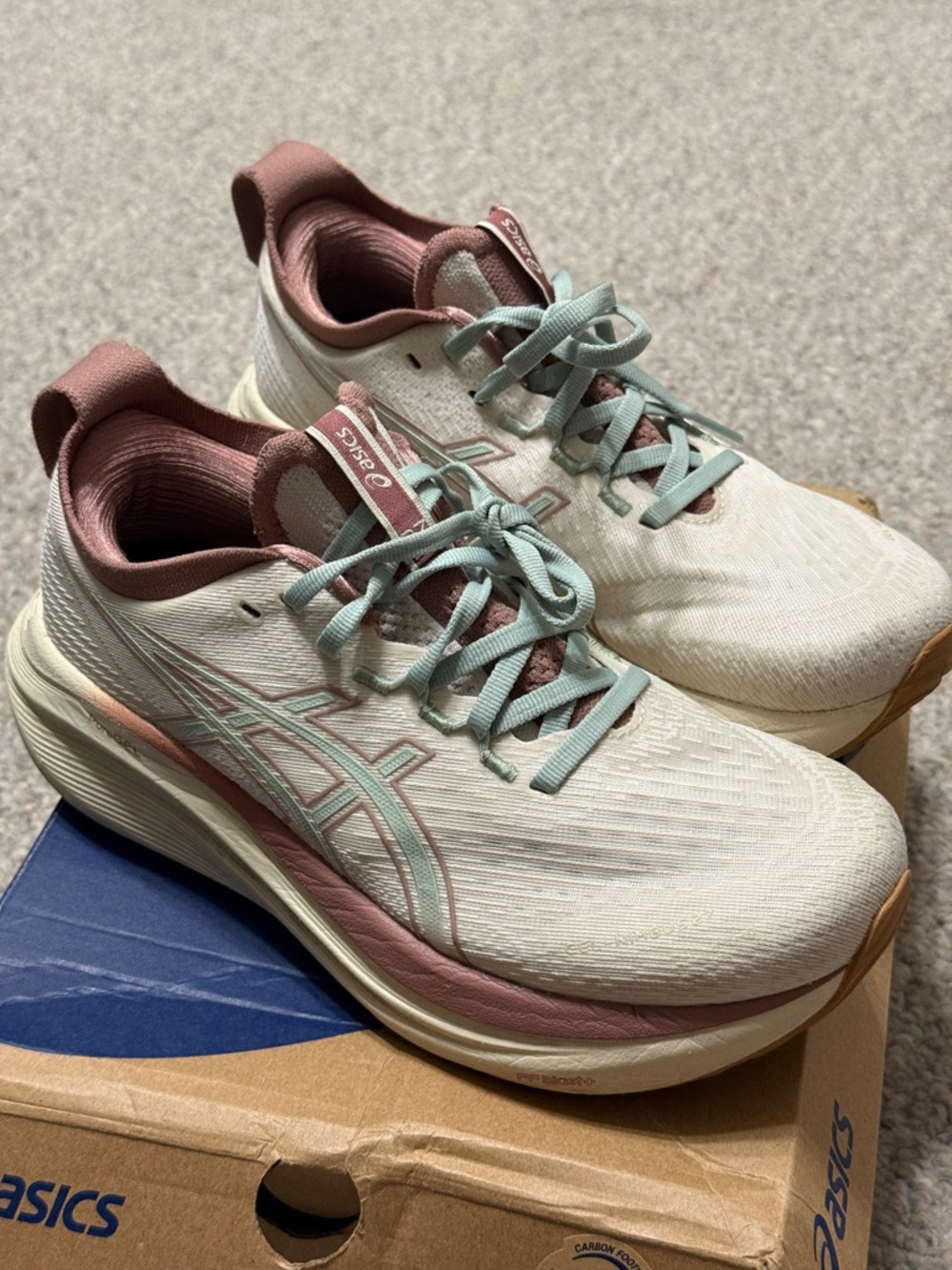 ASICS Women's Gel Nimbus 27 in Birch/Cold Moss
